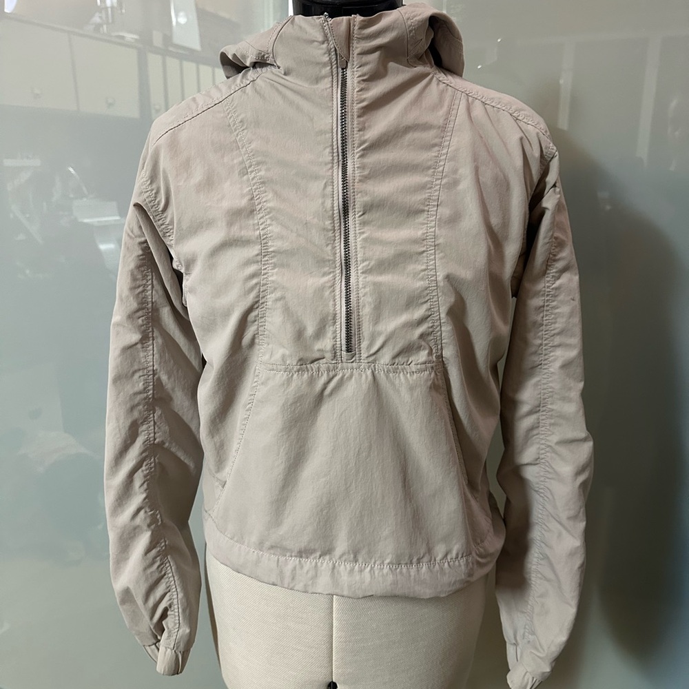 NWOT packable 1/2 Lululemon windbreaker.